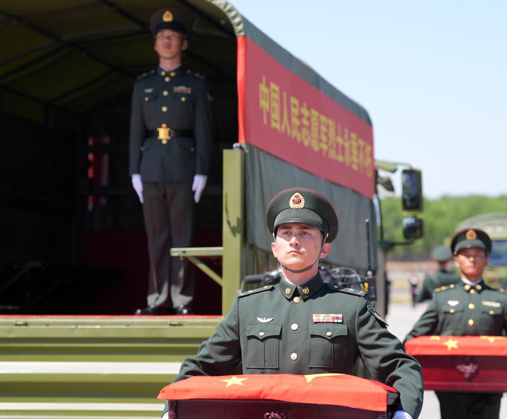 Restos de 12 mártires chinos de Guerra de Corea repatriados desde República de Corea