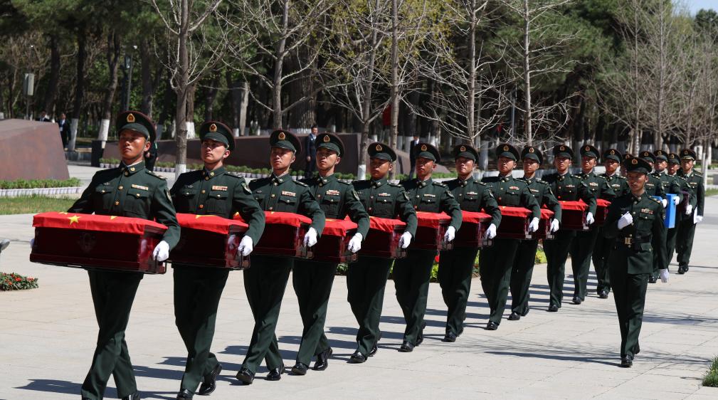 Restos de 12 mártires chinos de Guerra de Corea repatriados desde República de Corea