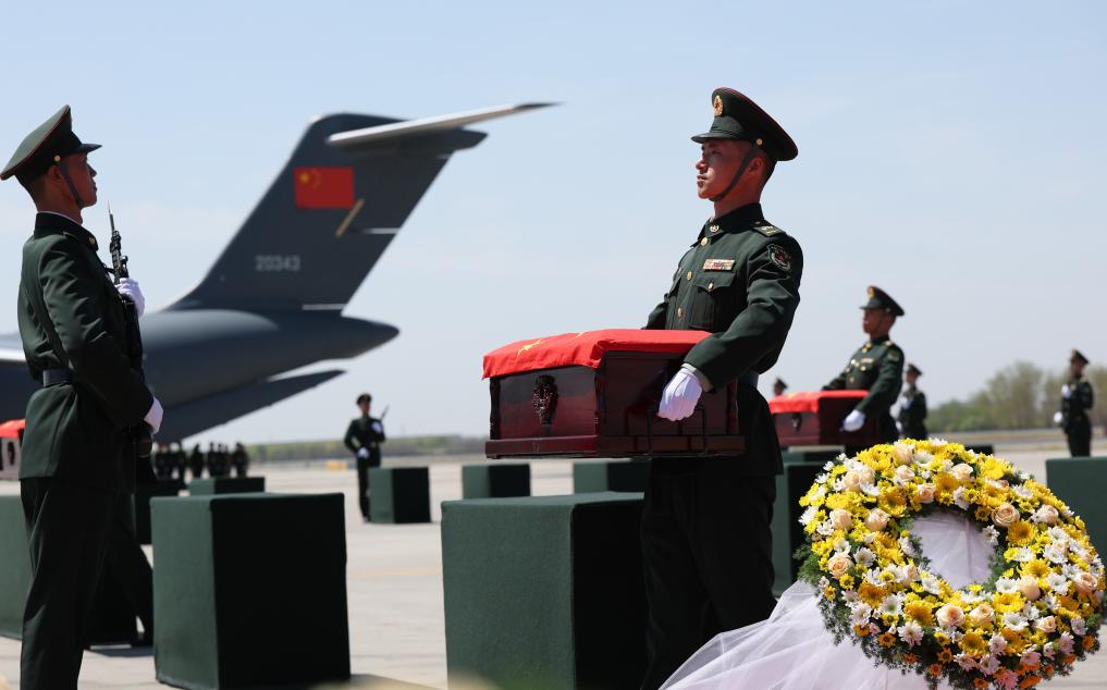 Restos de 12 mártires chinos de Guerra de Corea repatriados desde República de Corea