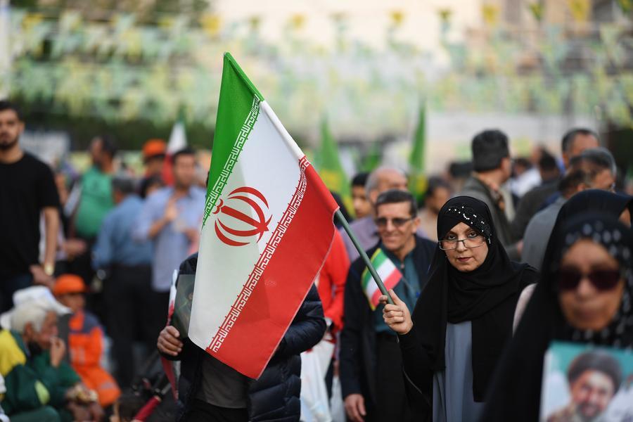 Imagen del 29 de abril de 2026 de personas participando en una manifestación en Teherán, Irán. (Xinhua/Shadati) 