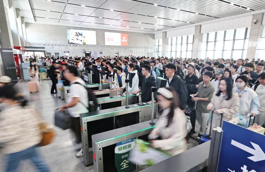 Viajes de pasajeros por ferrocarril de China superan 100 millones durante las vacaciones del Primero de Mayo