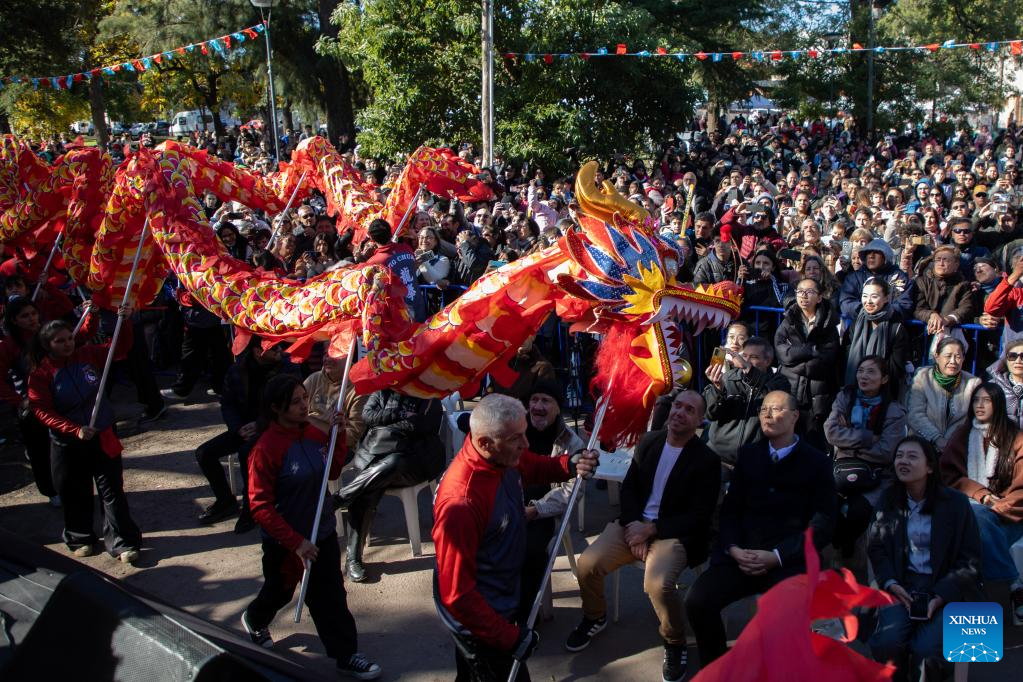 Cultura china atrae a miles de argentinos durante festival otoñal