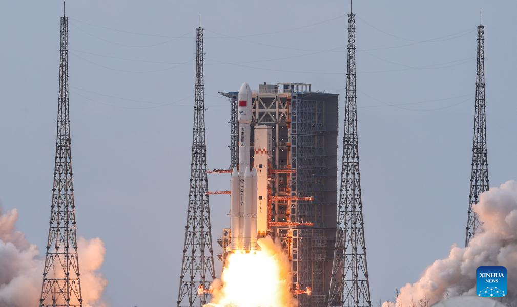 China lanza nave de carga Tianzhou-10 para enviar suministros a estación espacial