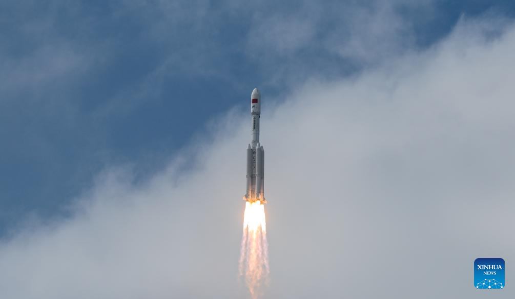 China lanza nave de carga Tianzhou-10 para enviar suministros a estación espacial