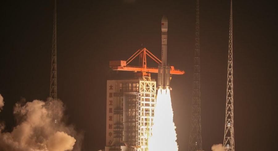 China lanza nuevo grupo de satélites para constelación comercial