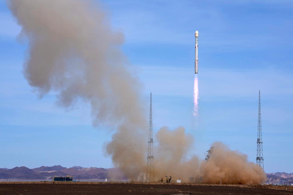 China lanza con éxito cohete portador Zhuque-2E Y5