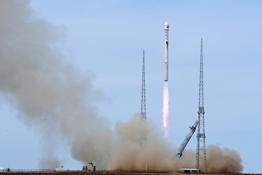 China lanza con éxito cohete portador Zhuque-2E Y5