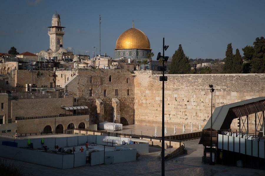 Imagen del 5 de marzo de 2026 de la plaza vacía del Muro de las Lamentaciones, en la Ciudad Vieja de Jerusalén. (Xinhua/Chen Junqing) 