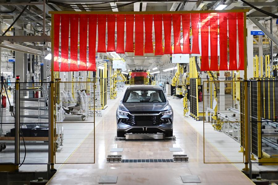 Crece 3,9 % inversión directa de China en el exterior entre enero y abril