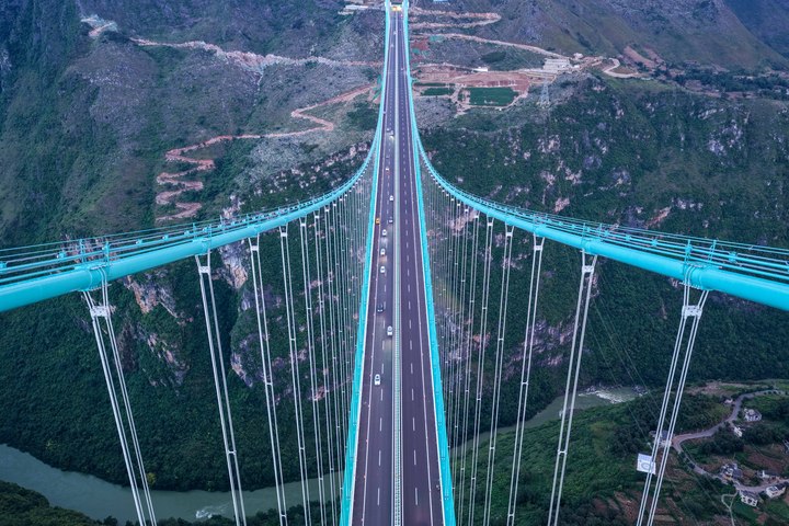 Puente más alto del mundo, en China, es también una atracción turística que beneficia a las regiones interiores del país