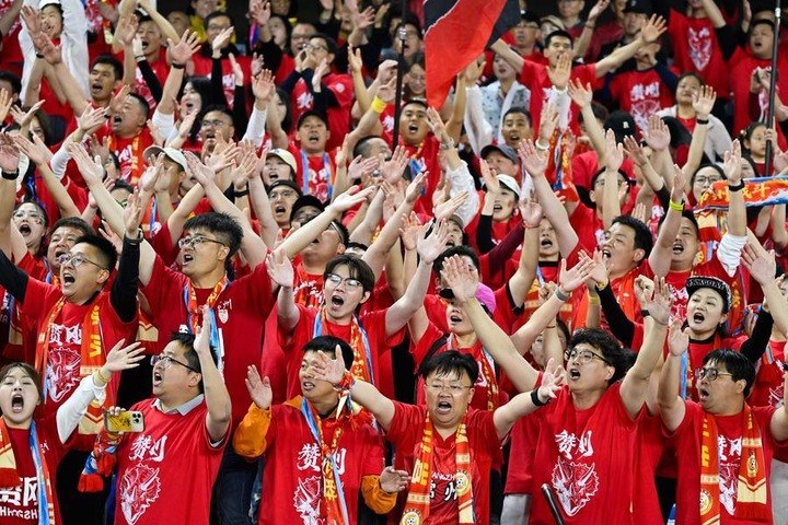 Liga de fútbol de ciudades chinas atrae a aficionados extranjeros
