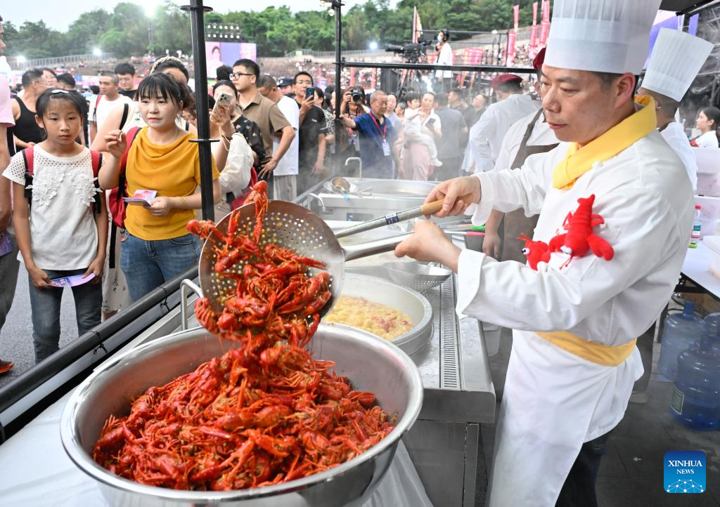 Festival del cangrejo de río impulsa el consumo en Xuyi, Jiangsu