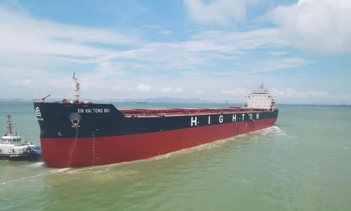 El buque chino Xin Hai Tong 801, registrado en Hong Kong. Foto: cuenta oficial de WeChat del Ministerio de Transporte de China.