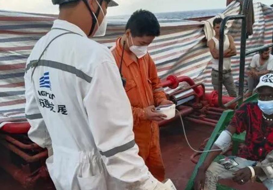 Buque chino Xin Hai Tong 801 rescata a 41 personas a la deriva en el Mediterráneo