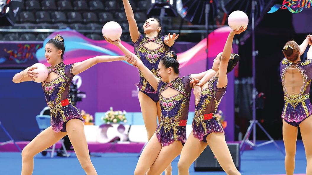 La gimnasia rítmica china triunfa y brilla en casa