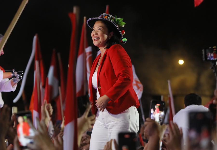 Imagen del 4 de junio de 2026 de la candidata a la Presidencia peruana por el partido Fuerza Popular, Keiko Fujimori, reaccionando durante su cierre de campaña, en Lima, Perú. (Xinhua/Str) 