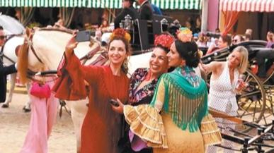 Un encuentro con Oriente entre trajes de gala