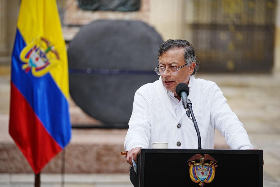 El presidente colombiano, Gustavo Petro, pronuncia un discurso después de emitir su voto durante la jornada electoral en las instalaciones del Congreso de la República de Colombia, en Bogotá, capital de Colombia, el 31 de mayo de 2026. (Xinhua/Andrés Moreno) 