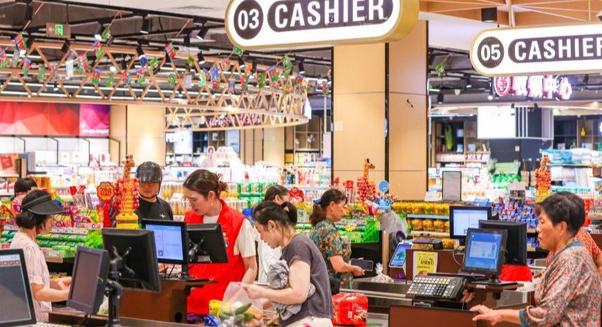 Ventas minoristas de bienes y servicios en China aumentan 2,7% en primer semestre de 2026