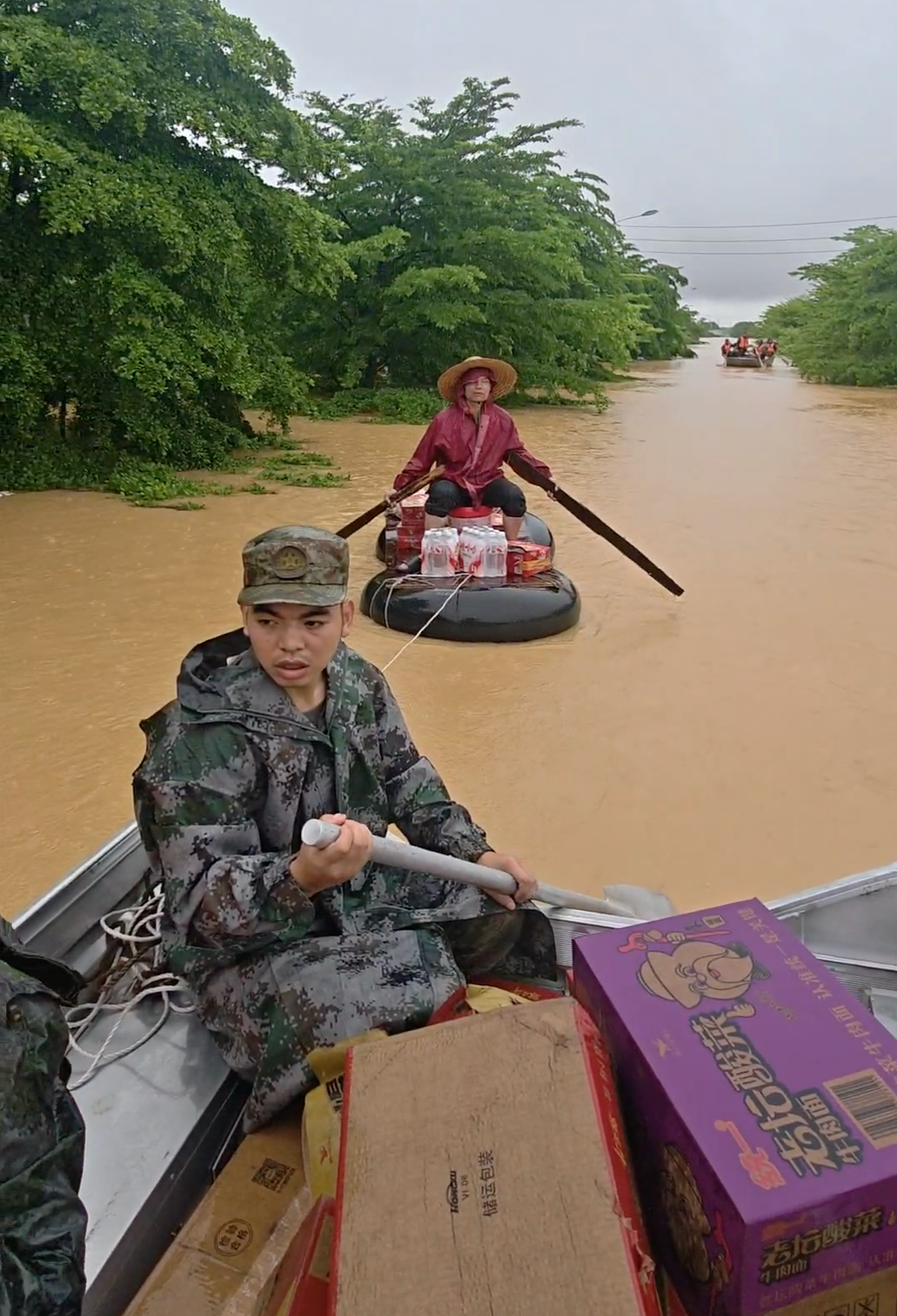 Wu Jie se dirige a las zonas afectadas por las inundaciones en Guigang, en la Región Autónoma Zhuang de Guangxi. [Foto: proporcionada]