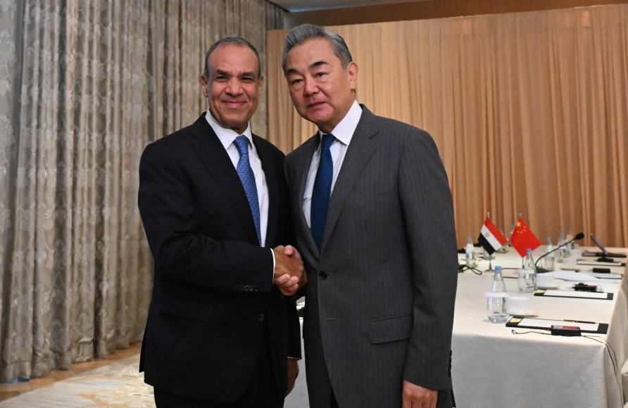 China y Egipto aportan contribuciones fundamentales a paz y desarrollo mundiales, dice canciller chino