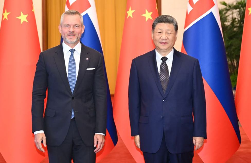 Xi sostiene conversaciones con presidente eslovaco en Beijing