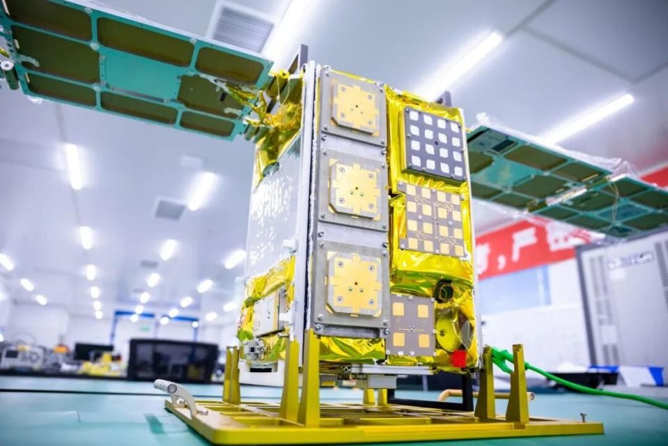 Primer satélite de demostración de tecnología piloto de la Constelación Tiansuan desarrollado por la Universidad de Correos y Telecomunicaciones de Beijing. (Foto: cortesía).