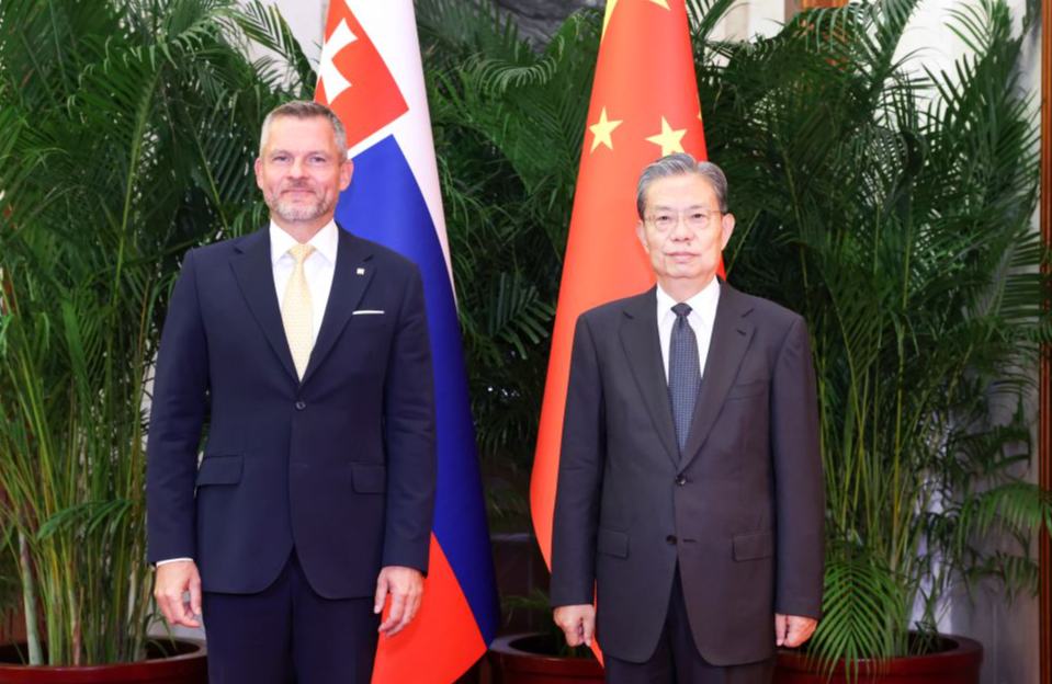 Máximo legislador de China se reúne con presidente eslovaco