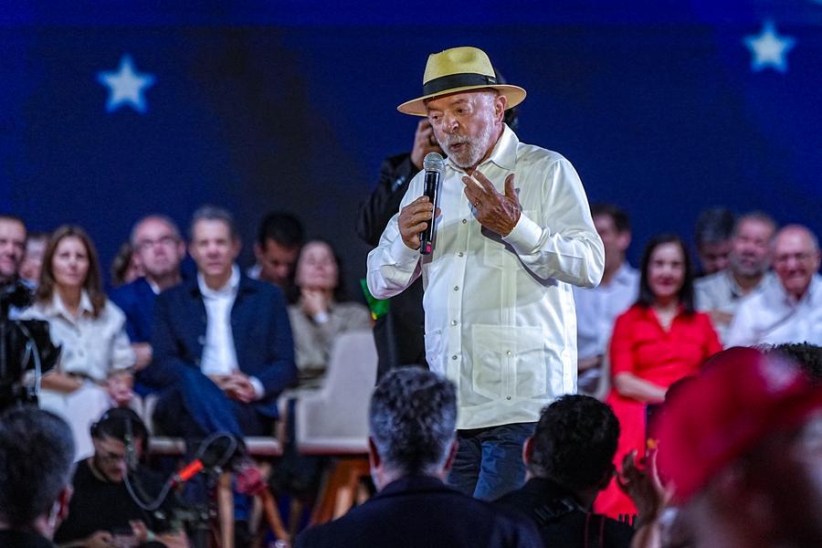 El presidente brasileño, Luiz Inácio Lula da Silva, pronuncia un discurso durante la convención nacional del Partido de los Trabajadores (PT), celebrada en el Expo Center Norte, en la ciudad de Sao Paulo, Brasil, el 2 de agosto de 2026. (Xinhua/Paulo Lopes)