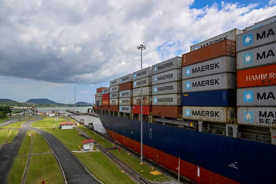 Imagen de archivo del 28 de agosto de 2024 de un buque de carga navegando a través de las Esclusas de Miraflores en el Canal de Panamá, cerca de la Ciudad de Panamá, Panamá. (Xinhua/Li Muzi)