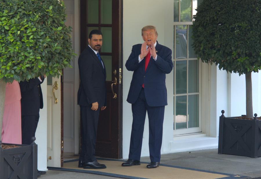 El presidente estadounidense, Donald Trump (d), da la bienvenida al primer ministro iraquí, Ali al-Zaidi, en la Casa Blanca, en Washington D. C., Estados Unidos, el 14 de julio de 2026. (Xinhua/Li Yuanqing)