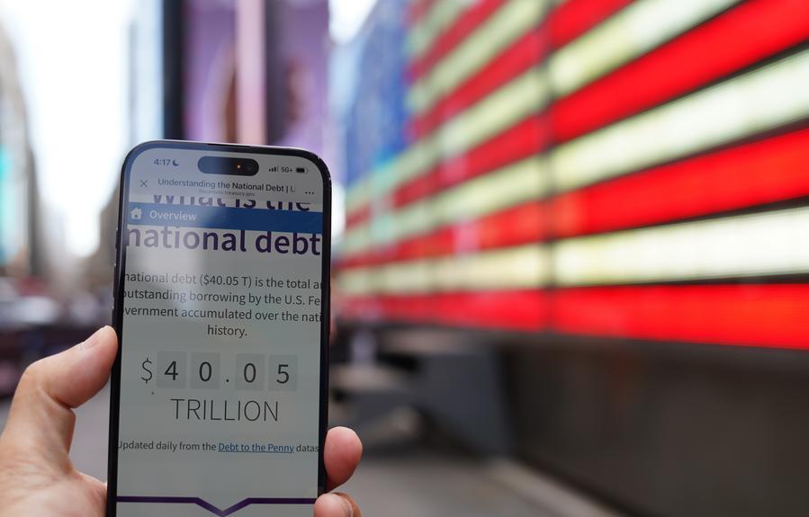 Imagen del 19 de agosto de 2026 de la deuda nacional de Estados Unidos superando los 40 billones de dólares, en Nueva York, Estados Unidos. (Xinhua/Zhang Fengguo)