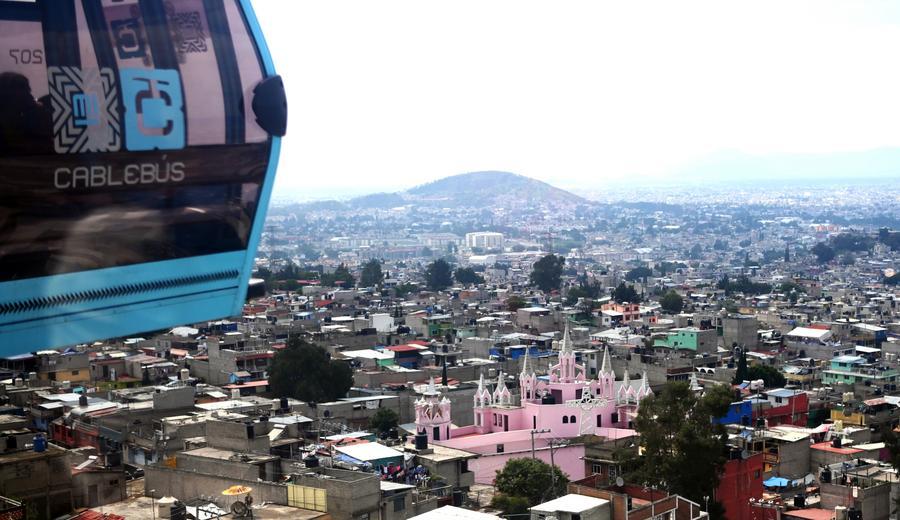 Imagen del 24 de julio de 2026 de una cabina del teleférico del Cablebús de la Línea 2 para el transporte masivo, en la Ciudad de México, capital de México. (Xinhua/Zhang Lei)
