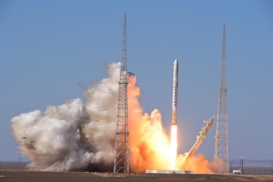 El cohete portador PALLAS-1 Y1 despega desde la zona piloto de innovación espacial comercial Dongfeng, en el noroeste de China, el 1 de septiembre de 2026. (Xinhua/Wang Jiangbo)