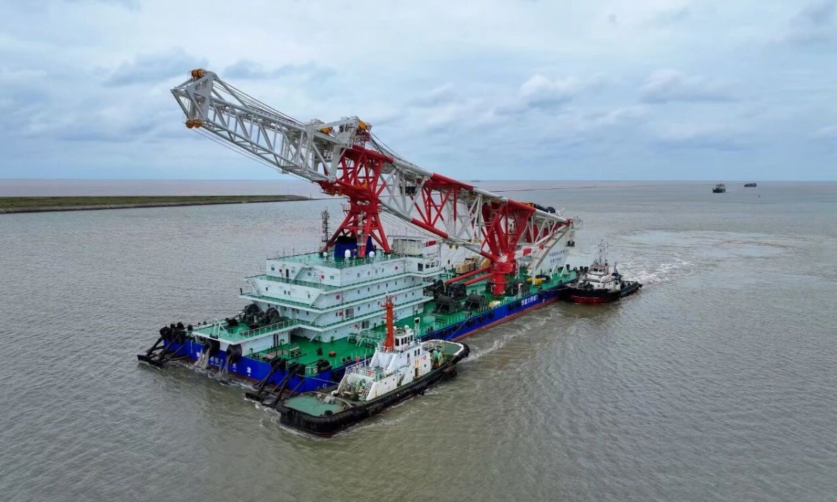 El buque hincapilotes más grande del mundo, desarrollado por China, parte hacia el emblemático proyecto del Puente Salvador-Itaparica en Brasil