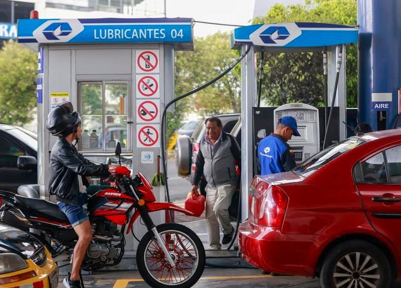 Presidente Noboa anuncia nueva reducción de precios de gasolinas y diésel en Ecuador