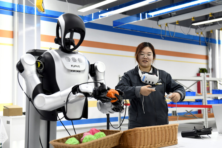 Auge de sector de IA incorporada da lugar a nuevas profesiones en China