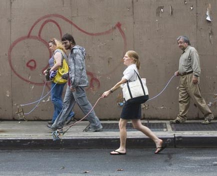 Aparecen “perros invisibles” por la calle de Nueva York