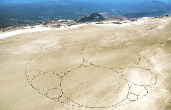 En desierto norteamericano aparece dibujo más grande en el mundo: Su longitud periférica supera 14 kilómetros