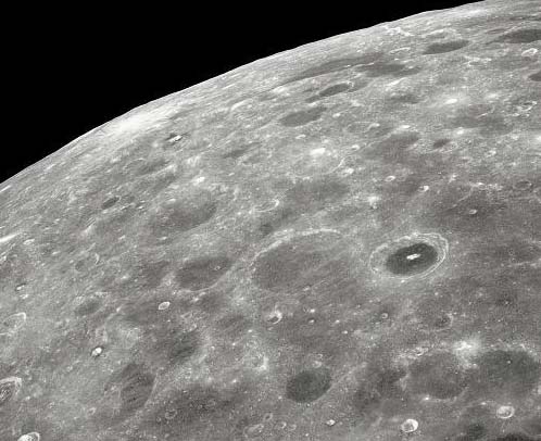 En superficie de Luna hay enorme cueva de lava habitable para humanidad