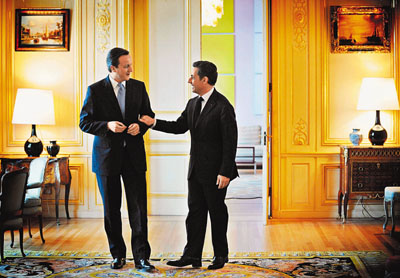 Francia protestó por burlarse de la pequeña estatura de Sarkozy