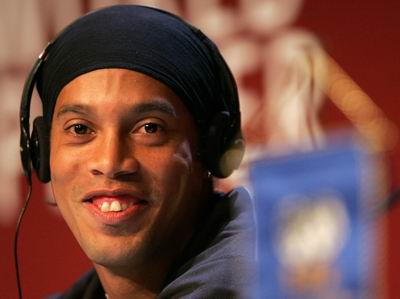 Ronaldinho gana su primer título en Brasil