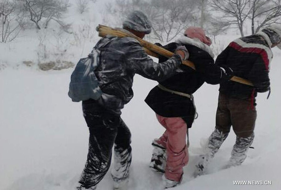 Dos supervivientes de la tormenta en Gran Muralla reciben tratamiento en norte de China