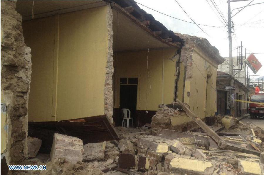 Presidente de Guatemala actualiza a 39 muertos el saldo del sismo