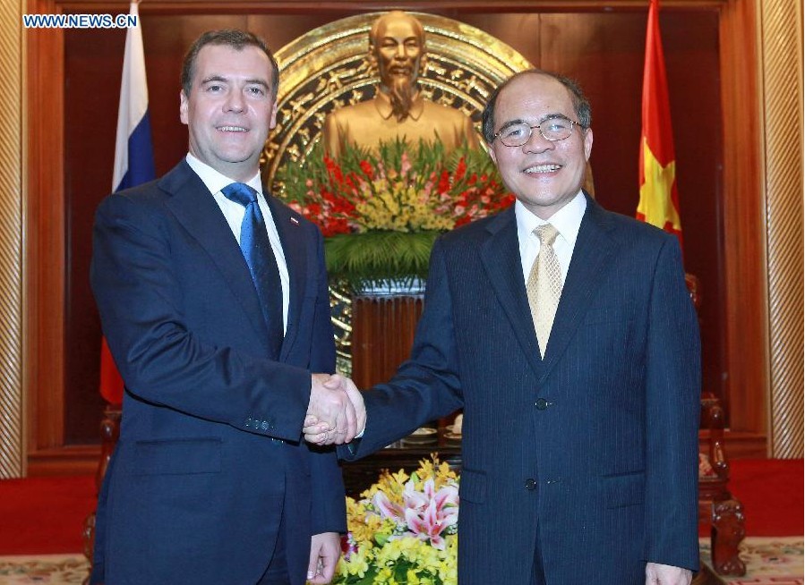 Primer ministro de Rusia se reúne con líderes de Vietnam