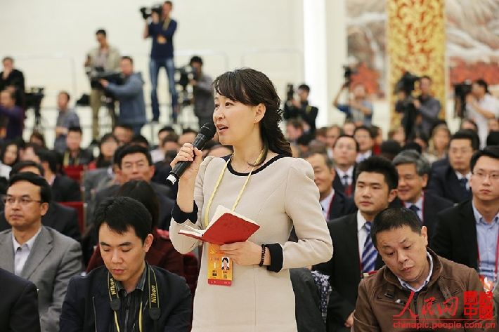 Fotos en grupo: Mujeres en el XVIII Congreso Nacional del Partido Comunista de China (6)