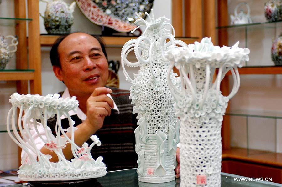 Obra de cerámica de Ren Ruihua 