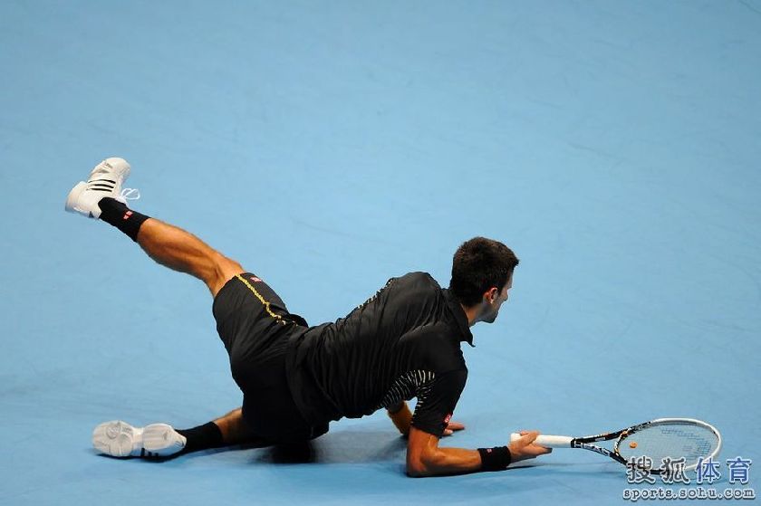 Djokovic gana ante Federer su segunda Copa de Maestros