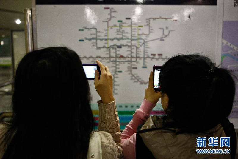 Vida digital no se interrumpe en el metro 3