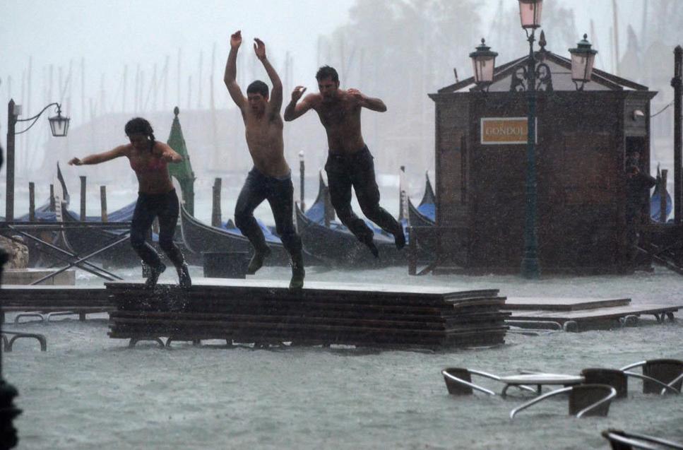 Lluvias nocturnas han inundado el 70% de la ciudad italiana de Venecia 4